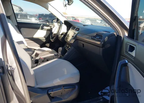 2019 Volkswagen Tiguan 2.0T Se/2.0T Sel/2.0T Sel R-Line/2.0T Sel R-Line Black z USA, uszkodzony, nr VIN 3VV3B7AX5KM154586